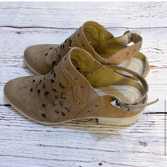 NAUGHTY MONKEY “Ms. Kali” Tan Leather Laser Cut Heeled Mule 6.5 - Picture 14 of 15